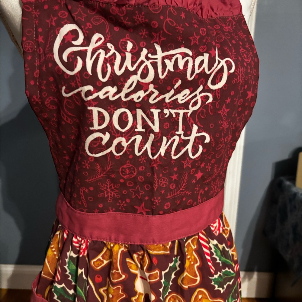 NWOT Christmas Apron with Gingerbread Design